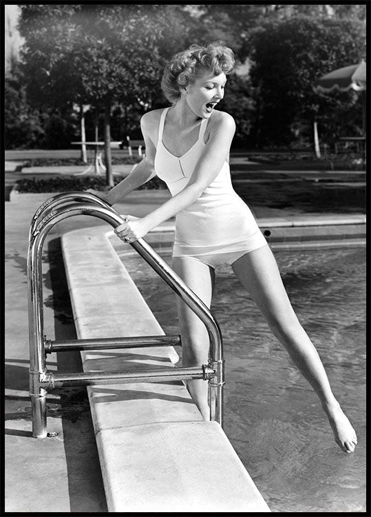 Dipping Toes Poster - Posterbox.no