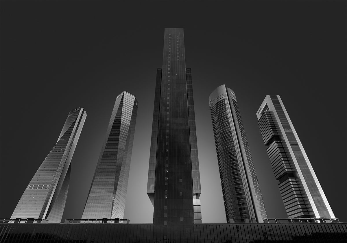 Modern giants Poster