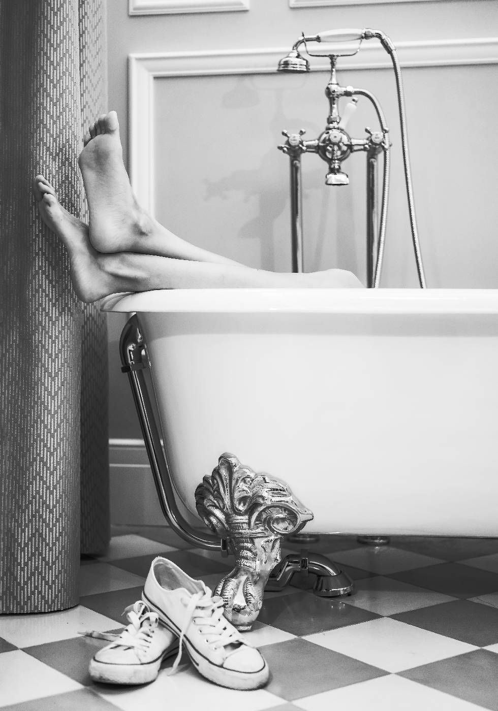 Urban Girl Bath Poster - Posterbox.no