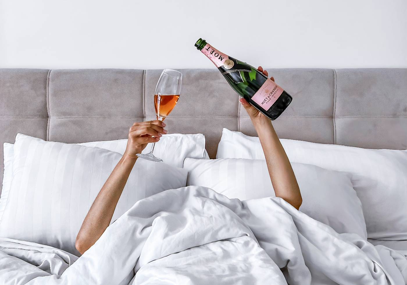 Champagne in Bed Poster - Posterbox.no