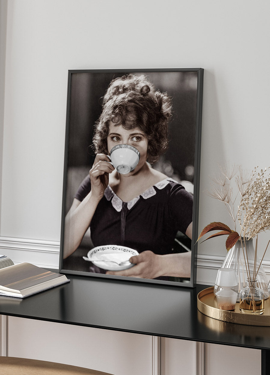 Drinking From Teacup Poster - Posterbox.no