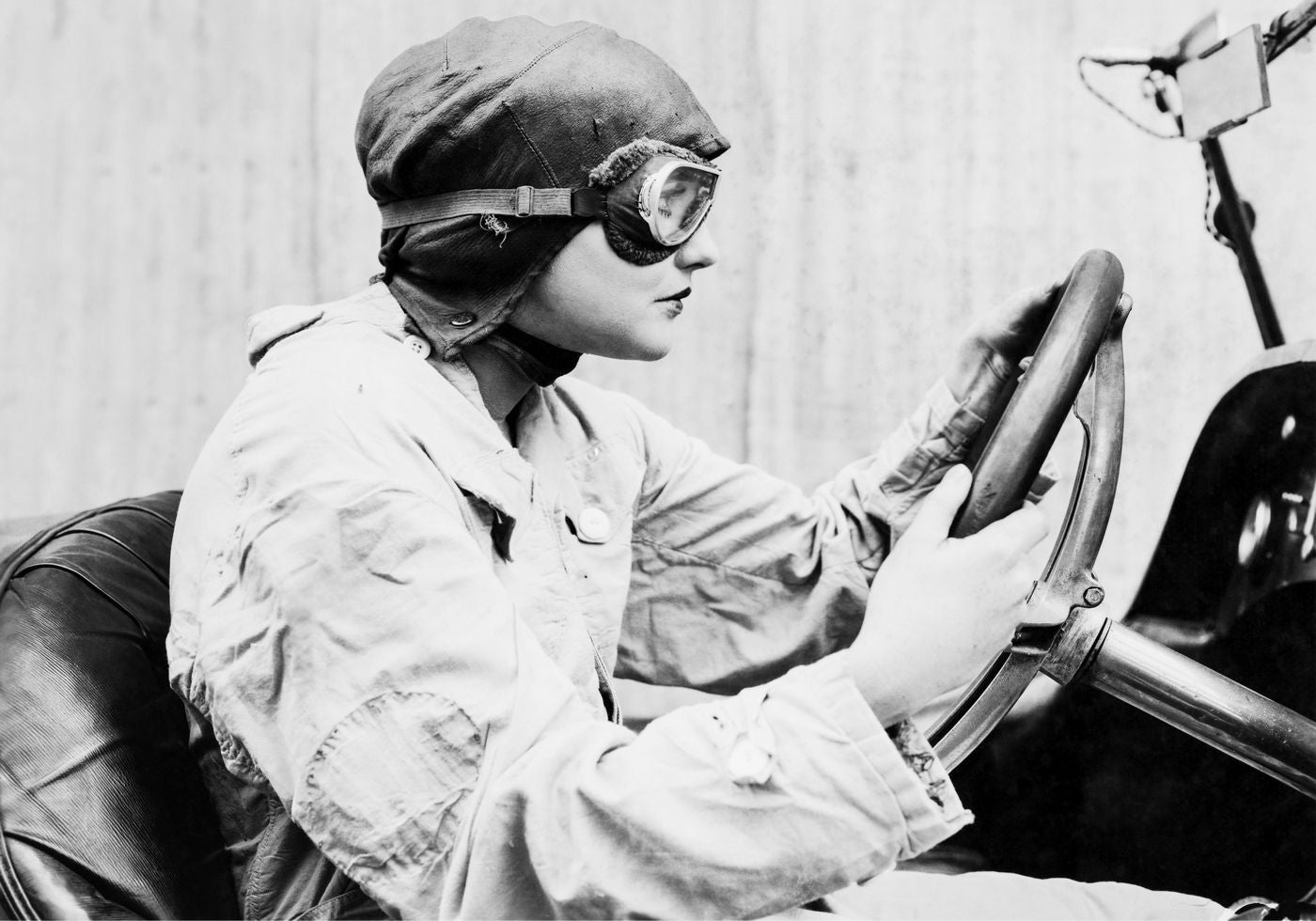 Female Racecar Driver Poster - Posterbox.no