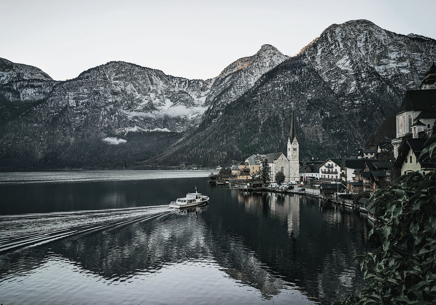 A Boat In The River Along The Hallstatt Poster - Posterbox.dk
