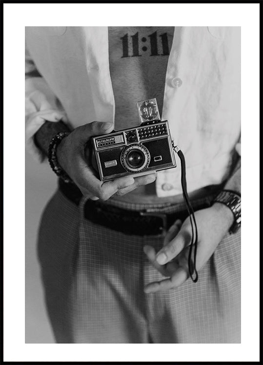 Man with Camera Poster - Posterbox.dk