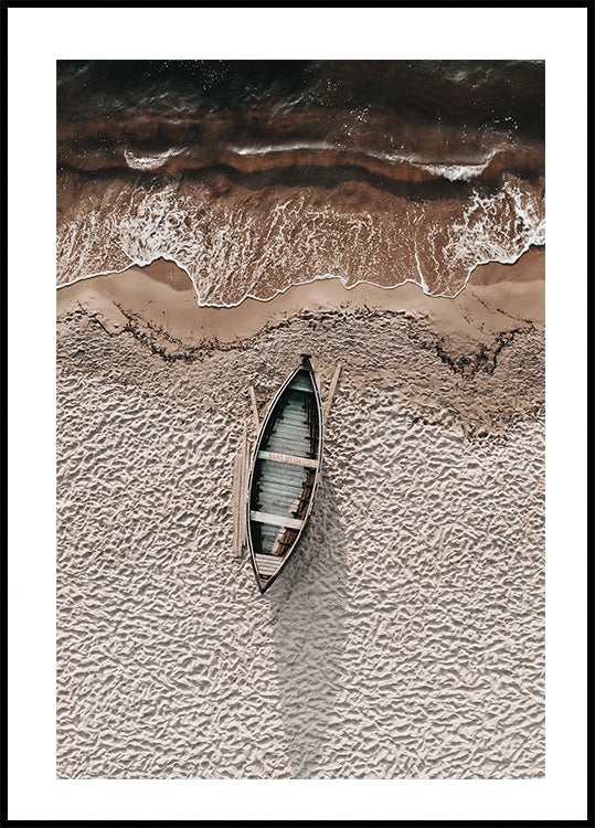 Boat On Beach Poster - Posterbox.dk