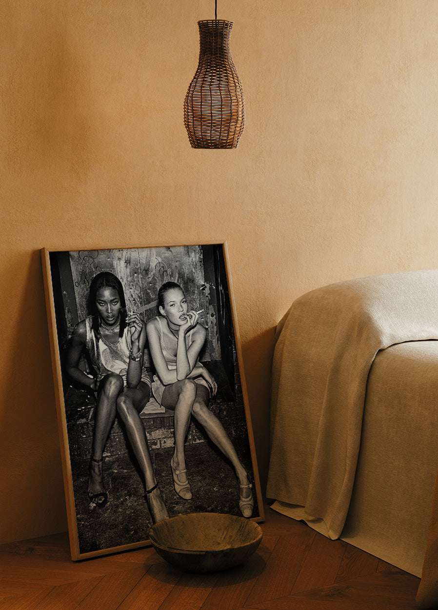 Naomi Campbell Kate Moss Tuxedo Poster - Posterbox.dk
