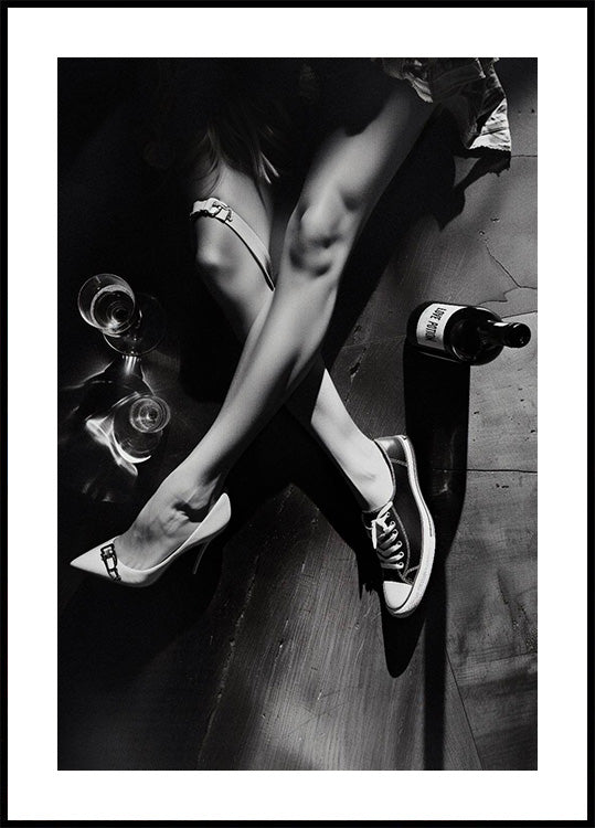 Woman Drinking Wine Elegant Urban Poster - Posterbox.dk