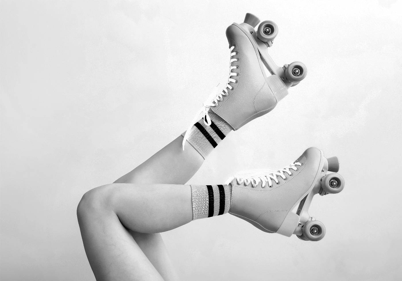 Woman Legs Skate Rollers Poster - Posterbox.no