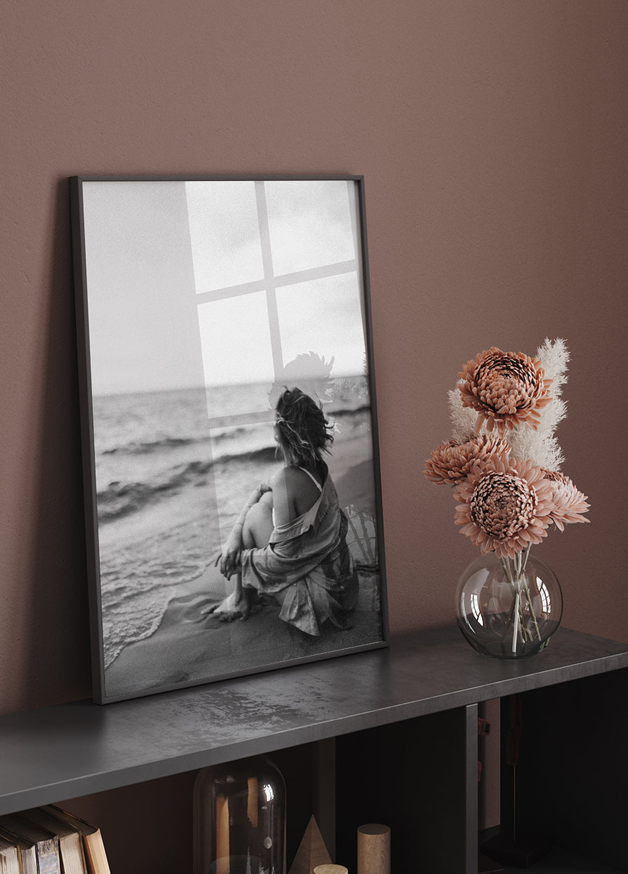 Woman At The Beach Poster - Posterbox.dk