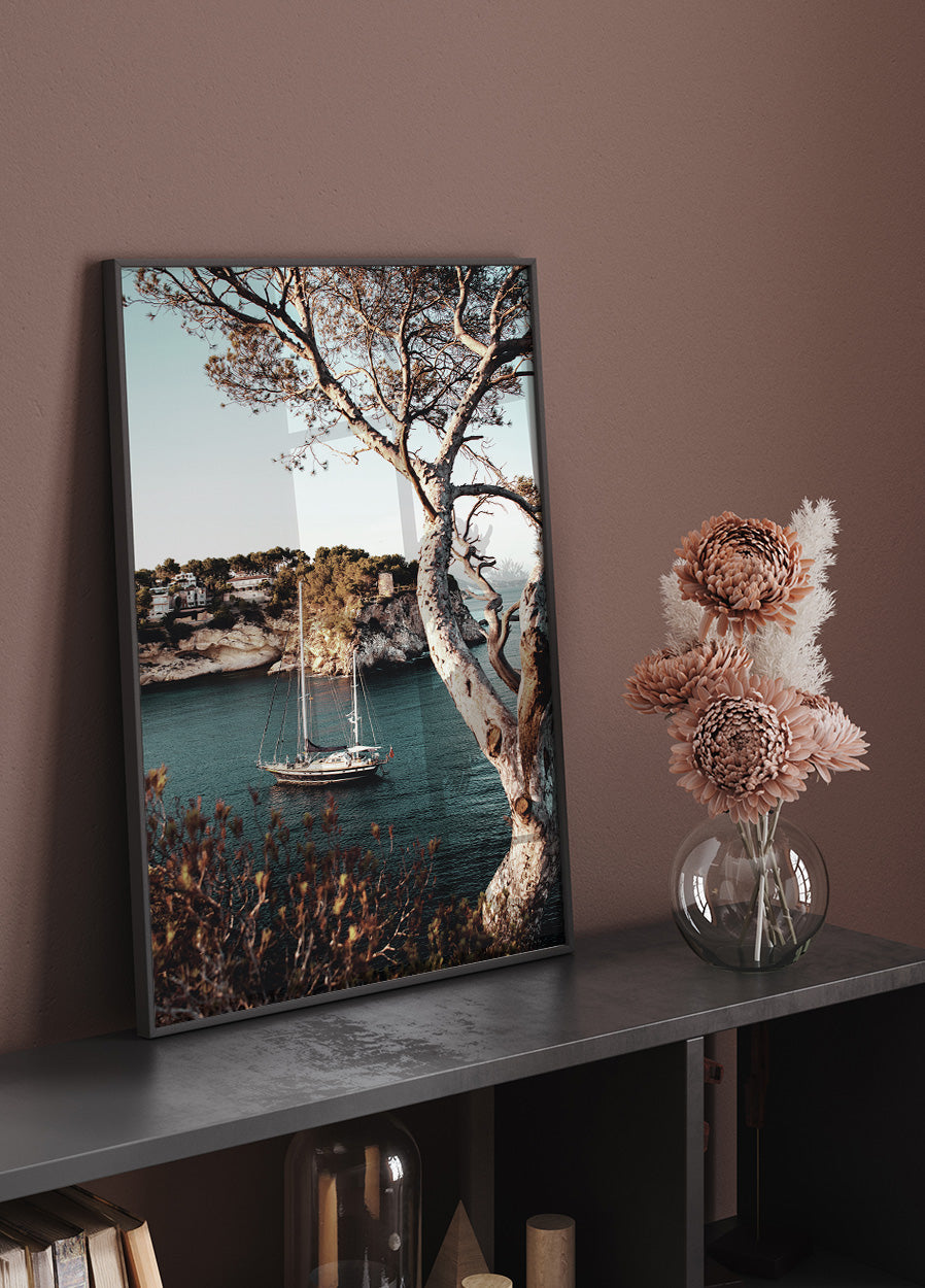 Yacht In Bay Poster - Posterbox.dk