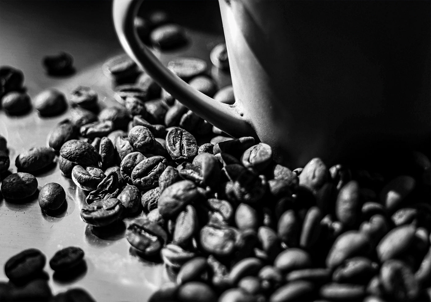 Coffee Beans With A Cup Poster - Posterbox.dk