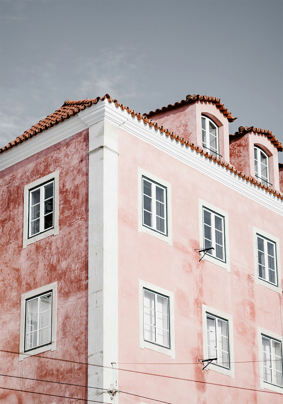Pink Building in Lisbon Poster - Posterbox.dk