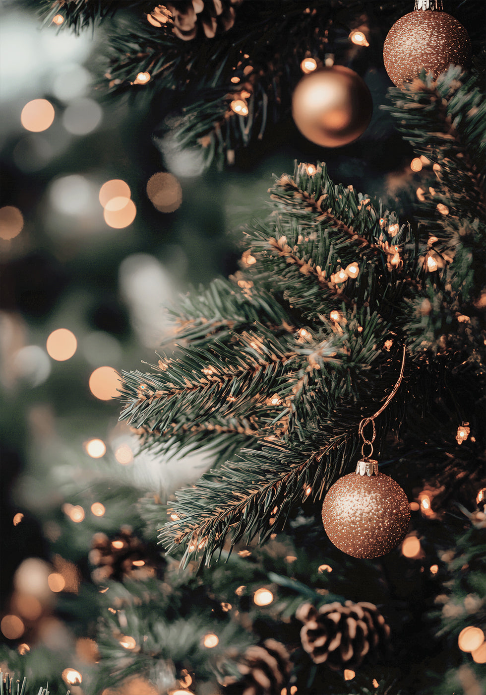 Christmas Tree with Golden Lights Poster - Posterbox.dk