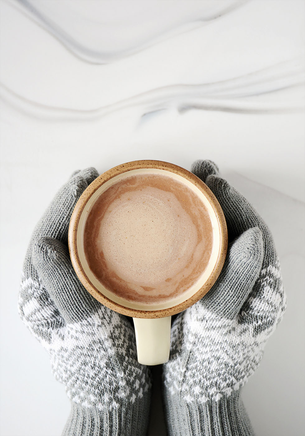 Cozy Mittens and Hot Chocolate Poster - Posterbox.dk