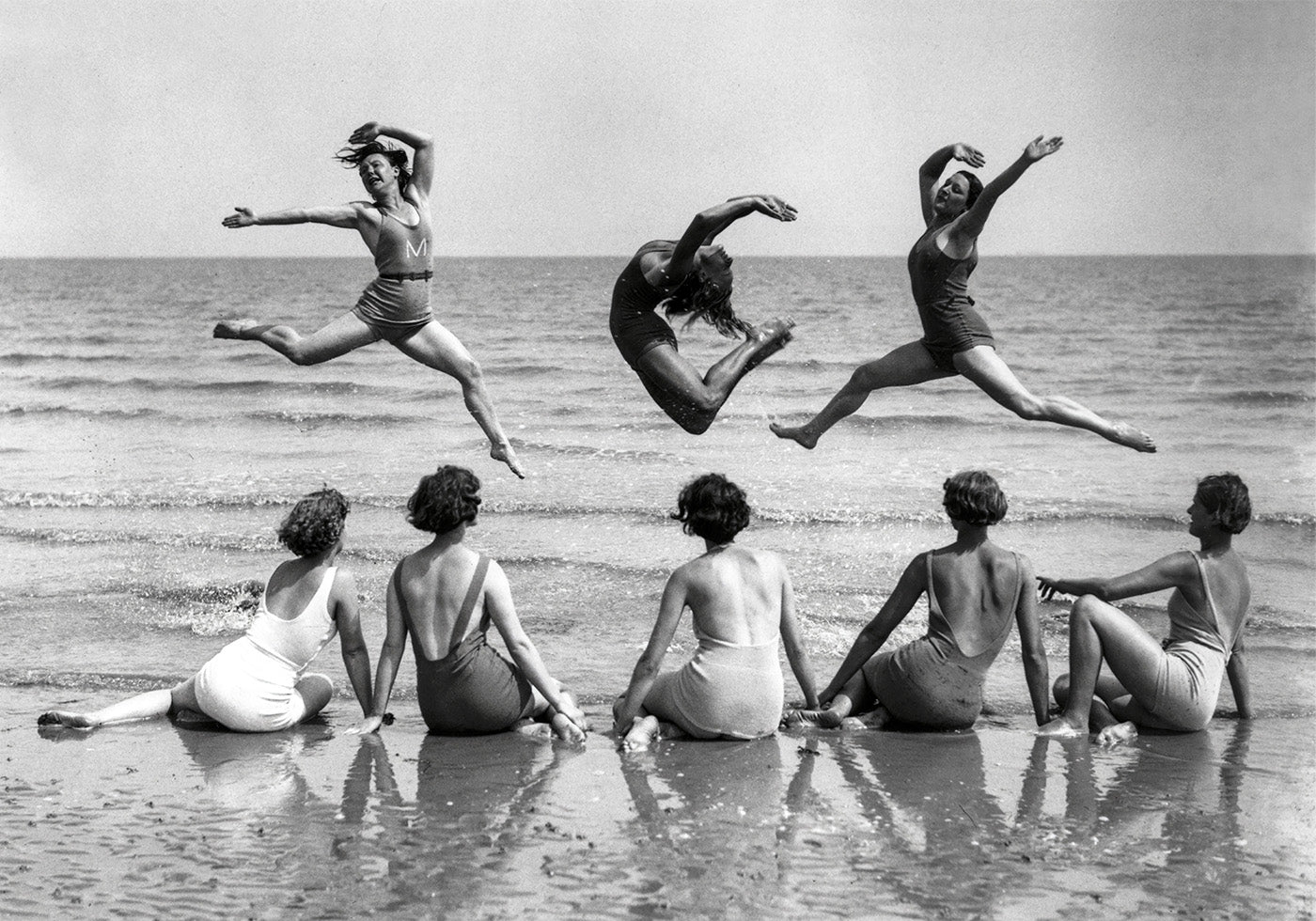 Dancing on the Beach Poster - Posterbox.dk