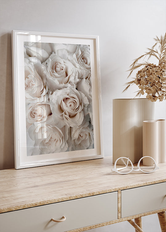 Elegant White Rose Bouquet Poster - Posterbox.dk