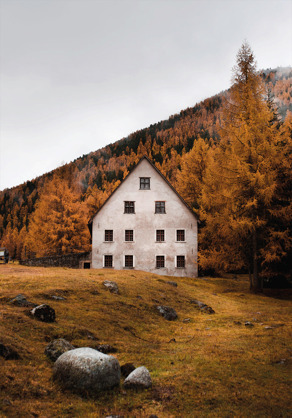 House Near the Autumn Mountains Poster - Posterbox.dk