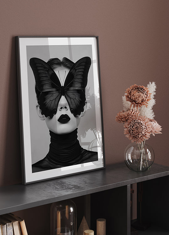 Lady with Black Butterfly Mask Poster - Posterbox.dk