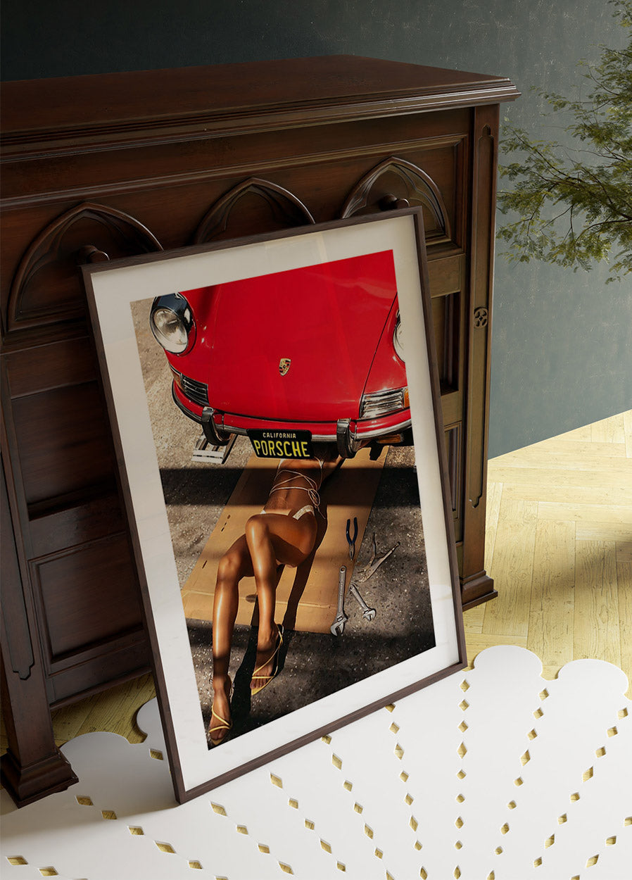 Repair Girl Porsche Poster - Posterbox.dk