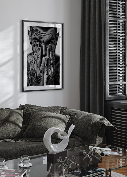 Tattooed Face and Hands Poster - Posterbox.dk