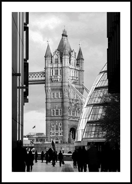 Tower Bridge Close-Up Perspective Poster - Posterbox.dk