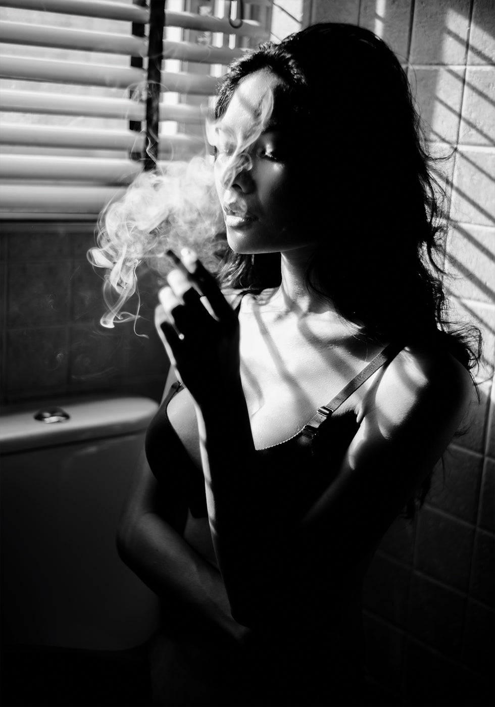 Woman in Light and Shadow Poster - Posterbox.dk