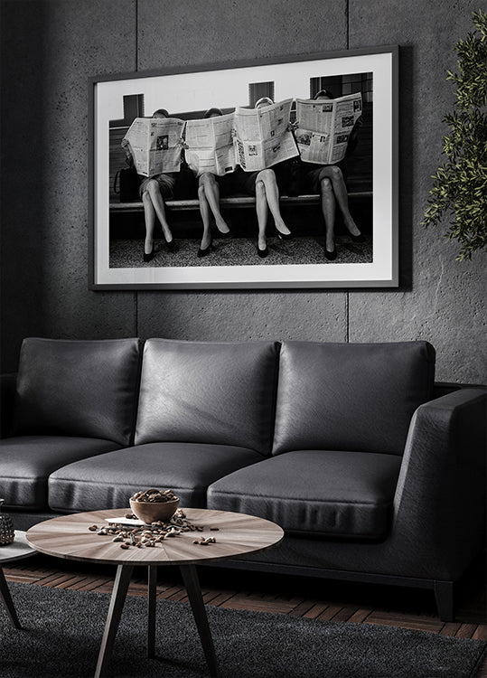 Women Reading Newspapers Poster - Posterbox.dk