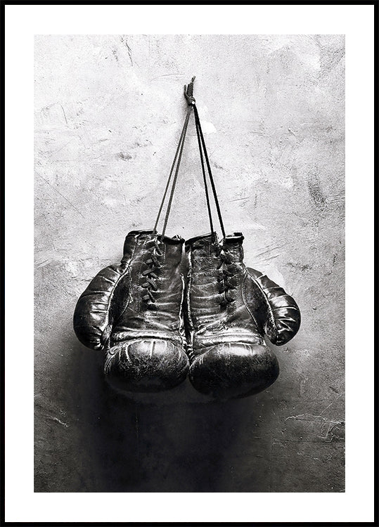 Worn Boxing Gloves Poster - Posterbox.dk