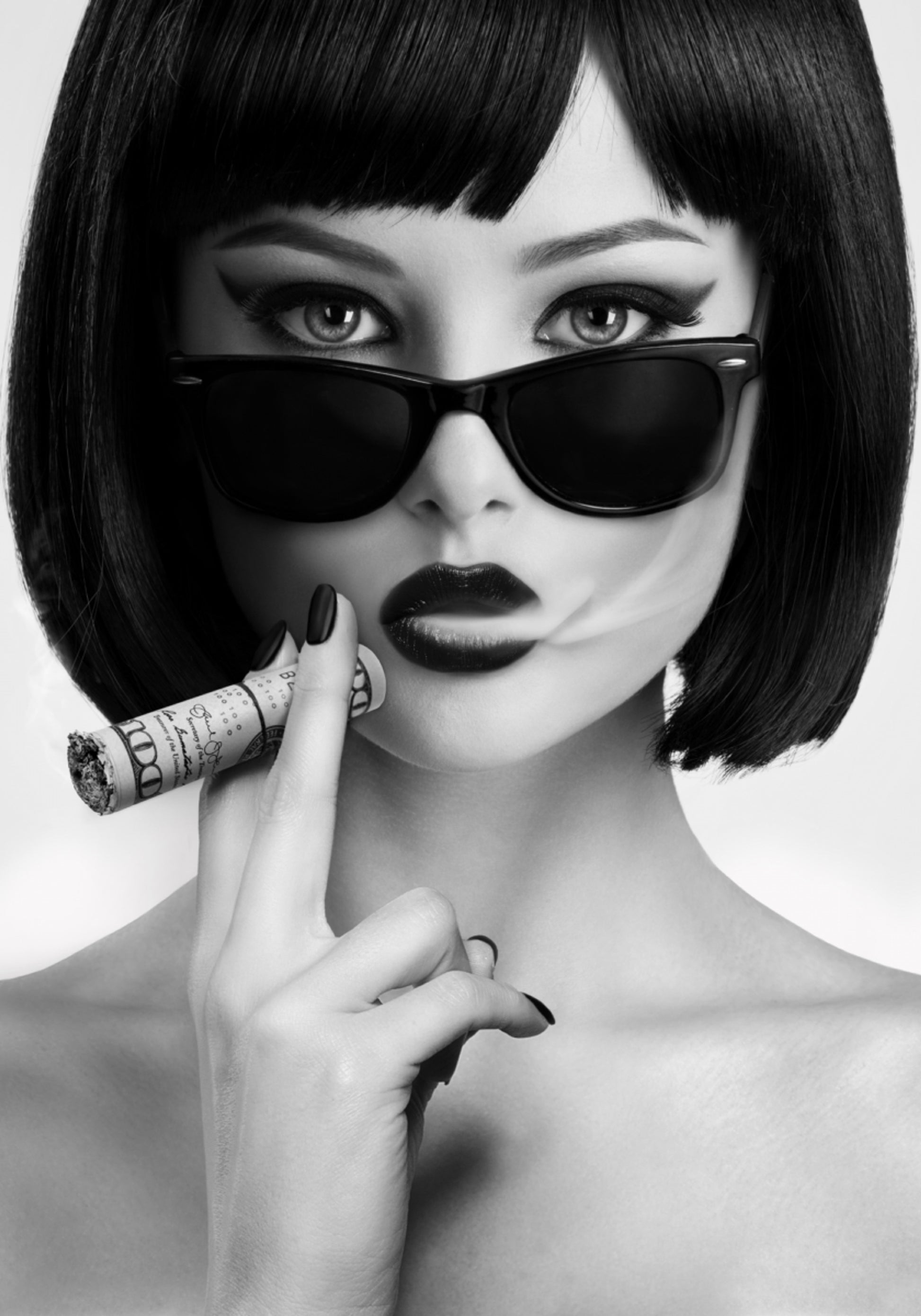 Confident Glamor Smoke