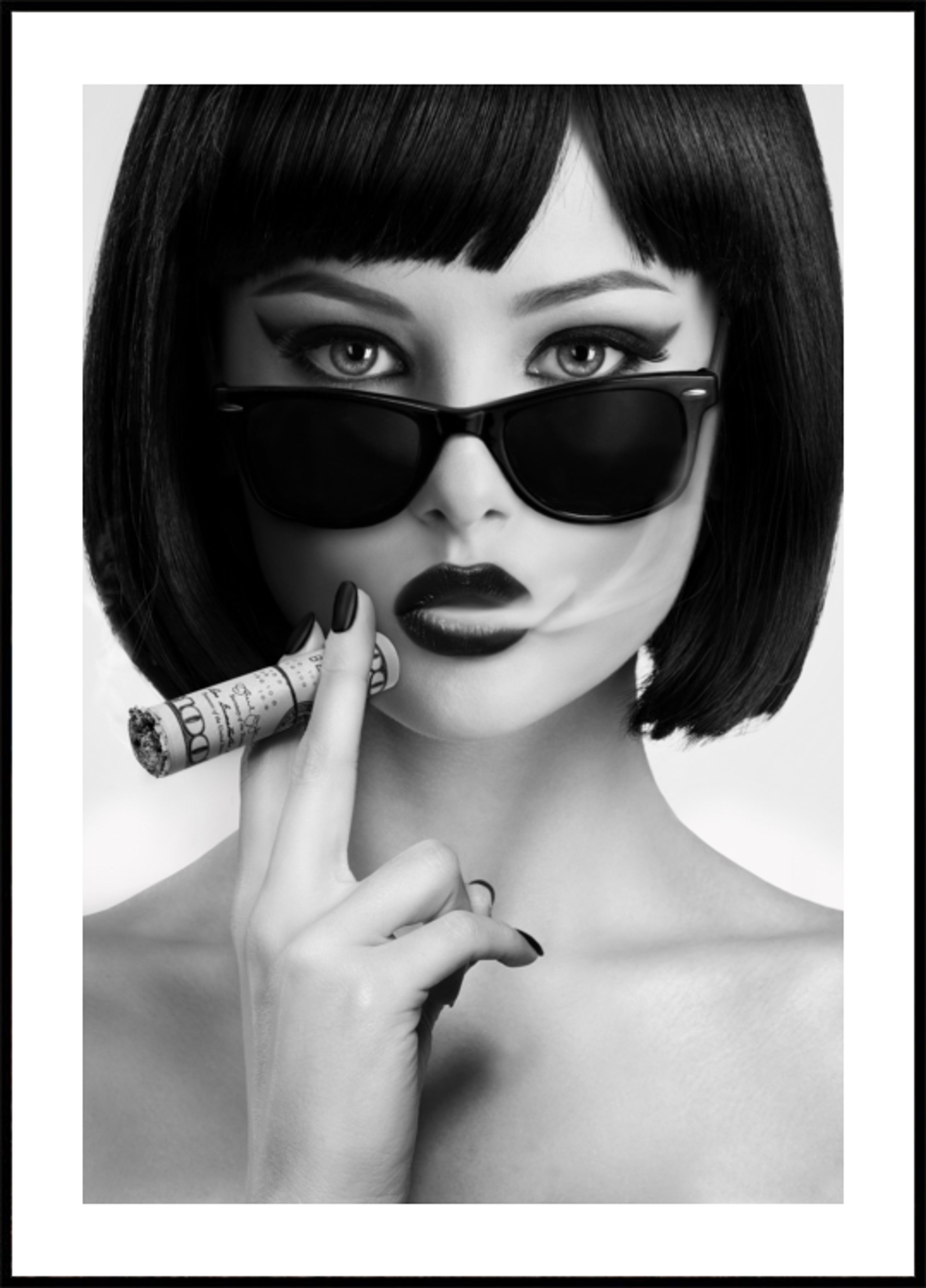 Confident Glamor Smoke
